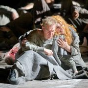 Dmitry Golovnin (Sergej) und Elena Mikhailenko (Katerina Ismailowa) &copy; Michael Pöhn | Wiener Staatsoper