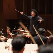 Kerem Hasan conducts the Yomiuri Nippon Symphony Orchestra &copy; Yomiuri Nippon Symphony Orchestra | Photographer: Takashi Fujimoto