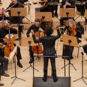 Jonathon Heyward and the Mostly Mozart Festival Orchestra &copy; Lincoln Center | Lawrence Sumulong
