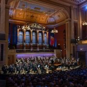 Semyon Bychkov conducts the Czech Philharmonic at the Rudolfinum &copy; Petr Kadlec