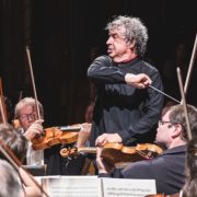 Semyon Bychkov conducts the Paris Opera Orchestra &copy; Mathieu Mengaillou KOMCEBO