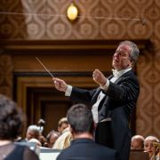 Sakari Oramo conducts the Czech Philharmonic © Dvořák's Prague