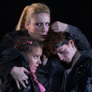 Saioa Hernández (Medea), Valeria Grandio e Ismael Palacios (hijos de Medea) &copy; Javier del Real | Teatro Real