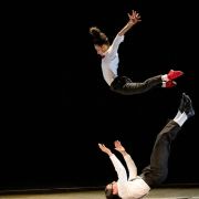 Elisa Ramos and Alejandro Hidalgo in Itzik Galili's El balcón del amor &copy; Jack Devant