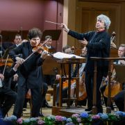 Augustin Hadelich, Semyon Bychkov and the Czech Philharmonic © Petra Hajská