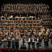 Kirill Petrenko dirigiert Mahlers Achte Symphonie © Wilfried Hösl