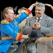 Bogdan Volkov (Rinuccio), Ambrogio Maestri (Gianni Schicchi) and Serena Sáenz (Lauretta) &copy; Wiener Staatsoper | Michael Pöhn