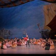 Saho Shibayama as Kitri and Shun Izawa as Basilio with National Ballet of Japan in Don Quixote &copy; Takashi Shikama