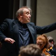 Jaime Martín conducts the Los Angeles Chamber Orchestra &copy; Brian Feinzimer