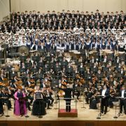 Paavo Järvi conducts Mahler’s Eighth in 2016 &copy; NHKSO
