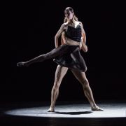 Stepping Stones (Hannah O'Neill et Hugo Marchand) &copy; Ann Ray / Opéra national de Paris