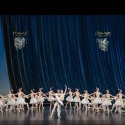 Norwegian National Ballet in George Balanchine's Diamonds &copy; Erik Berg