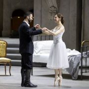 Adam Smith (Príncipe) y Olesya Golovneva (Rusalka) &copy; Miguel Lorenzo & Mikel Ponce | Les Arts