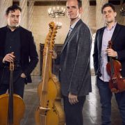 Alex Friedhoff (chelo), Matthew Baker (baritón) y Estevan de Almeida Reis (viola). © Alex Baker
