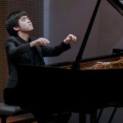 Kevin Chen &copy; Fondation Louis Vuitton / Martin Raphaël Martiq