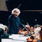 Simon Rattle dirige le London Symphony Orchestra à la Philharmonie &copy; Antoine Benoit-Godet/Cheeese
