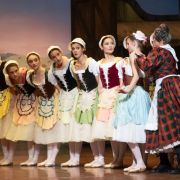 Léonore Baulac as Lise and Simon Valastro as Widow Simone in Ashton's La Fille mal gardée &copy; Benoite Fanton