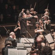 Tarmo Peltokoski dirige l'ONCT dans la Neuvième Symphonie de Bruckner &copy; Romain Alcaraz
