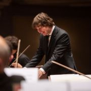 Maxim Emelyanychev, à la tête du Scottish Chamber Orchestra &copy; Christopher Bowen