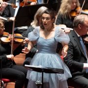 Gloria Rehm (Alice) &copy; Simon Van Boxtel