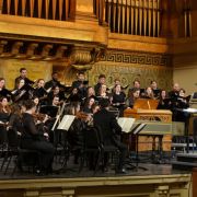 David Hill conducts Yale Schola Cantorum and Julliard415 &copy; Harold Shapiro