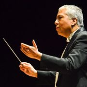 El director Ludwig Carrasco &copy; Música UNAM | Paola F. Rodríguez