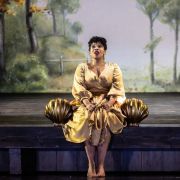 Golda Schultz (Fiordiligi) © ROH | Clive Barda