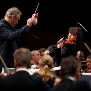 Louis Langrée, Daniel Lozakovich et Les Siècles &copy; Matthieu Joffres