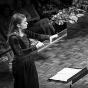 Julia Kurzydlak conducts the Järvi Academy Sinfonietta &copy; Tõiv Jõul