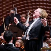 Stéphane Denève conducts the Sydney Symphony Orchestra &copy; Jay Patel