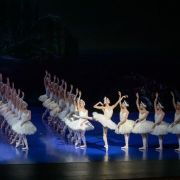 Ballo del Teatro dell'Opera di Roma in Benjamin Pech's Swan Lake &copy; Toni Bofill