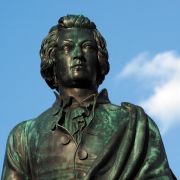 Mozart statue at the Mozartplatz in Salzburg © Tourismus Salzburg GmbH | B. Reinhart