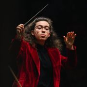 Marie-Ange Nguci dirige le Sinfonia Varsovia à La Roque d'Anthéron &copy; Valentine Chauvin