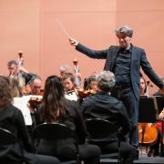 Daniele Rustioni dirige l'Orchestre de l'Opéra de Lyon au Festival Berlioz &copy; Festival Berlioz / Bruno Moussier