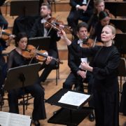 Susanna Mälkki dirige la Staatskapelle de Berlin &copy; Peter Fischli / Lucerne Festival