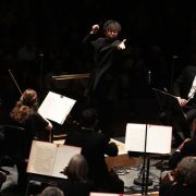 Kahchun Wong conducts the Hallé © Alex Burns | The Hallé