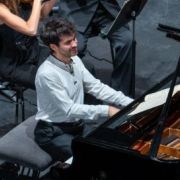 Juan Floristán y Andrés Salado con la OEX en el concierto que ofrecieron en Badajoz &copy; Orquesta de Extremadura
