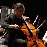 Santiago Cañón-Valencia, chelo, y Juan Pablo Valencia, dirección &copy; Orquesta de Extremadura