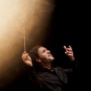 Stanislav Kochanovsky dirige l'Orchestre de Paris &copy; Mathias Benguigui / Pasco And Co