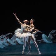 Hee Seo as Nikiya and Isaac Hernández as Solor in La Bayadère © Emma Zordan