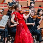 Leila Josefowicz and the New York Philharmonic &copy; Brandon Patoc