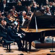Alexandre Kantorow et les Münchner Philharmoniker à la Philharmonie &copy; Antoine Benoit-Godet / Cheeese