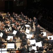 Markus Poschner dirige l'Orchestre Philharmonique de Radio France avec Truls Mørk &copy; Dimitri Scapolan