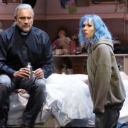 Nicolas Testé (Frère Laurent) and Elsa Dreisig (Juliette) © Monika Rittershaus