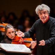 Semyon Bychkov conducts the Czech Philharmonic &copy; Chris Lee