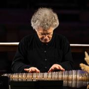 Thomas Bloch jouant de l'harmonica de verre © Monique Boutolleau / Les Arts Renaissants