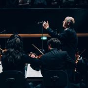 Iván Fischer dirige l'Orchestre du Concertgebouw d'Amsterdam à la Philharmonie &copy; Ondine Bertrand / Cheeese