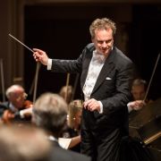 Jonathan Nott conducts the Orchestre de la Suisse Romande &copy; Renato Mangolin