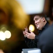 Alan Gilbert conducts the Czech Philharmonic © Petra Hajská