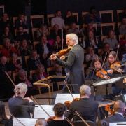 Rainer Honeck et l'Orchestre national de Lyon &copy; Yannis Adelbost